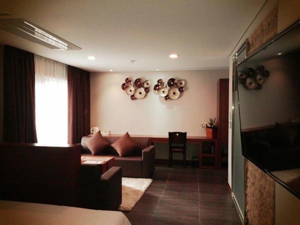 Reve Business Hotel Jeju Exteriör bild