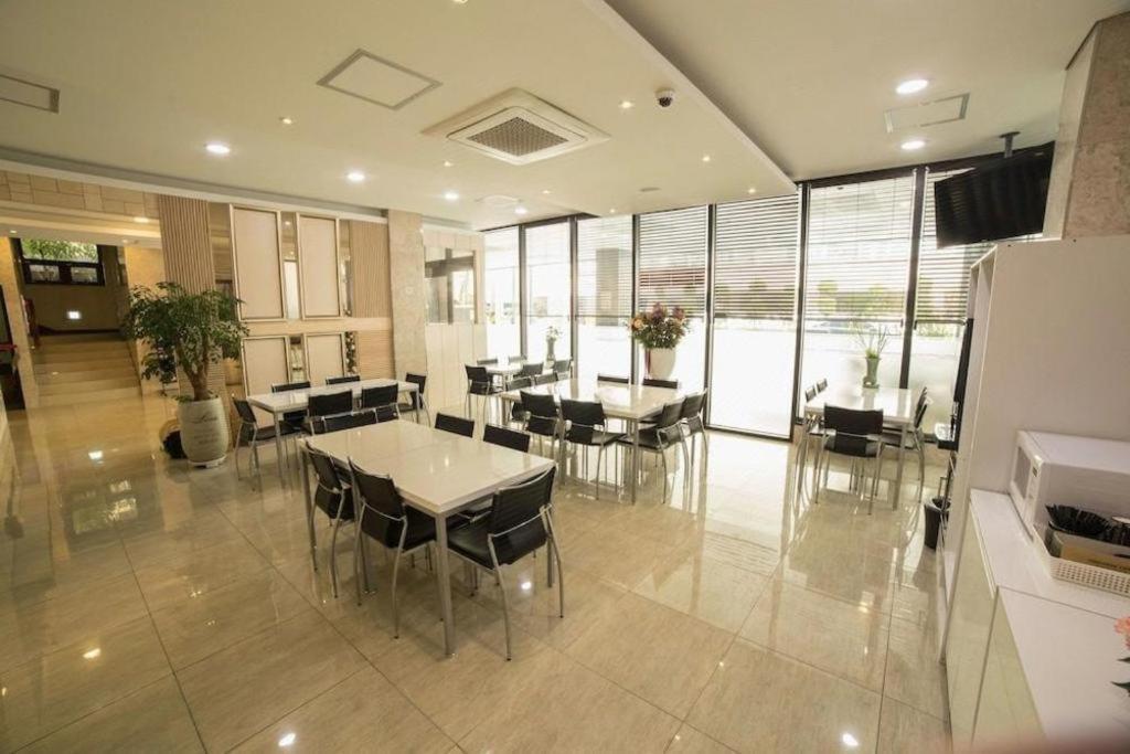 Reve Business Hotel Jeju Exteriör bild